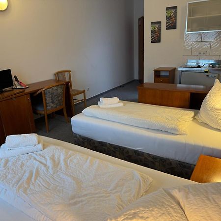 Отель Gaestezimmer Gasthof Becker Wulfrath Экстерьер фото