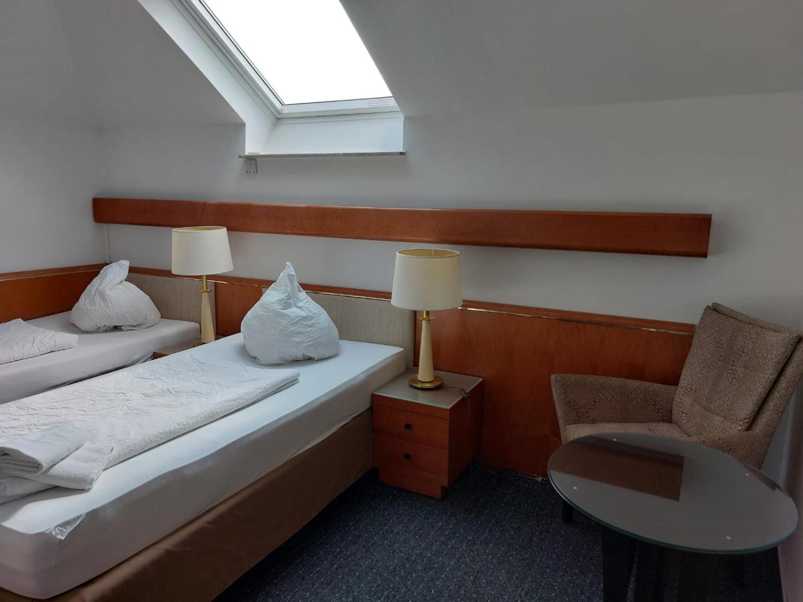 Отель Gaestezimmer Gasthof Becker Wulfrath Экстерьер фото