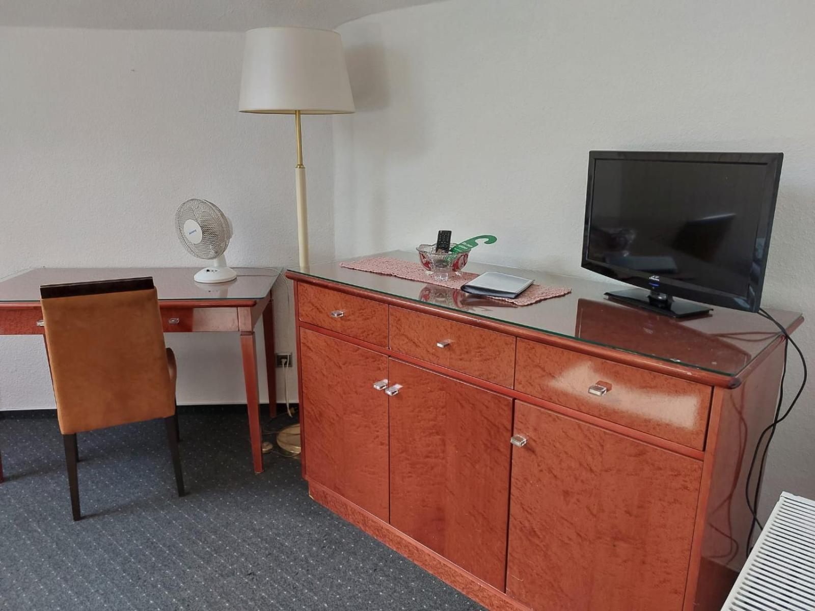 Отель Gaestezimmer Gasthof Becker Wulfrath Экстерьер фото