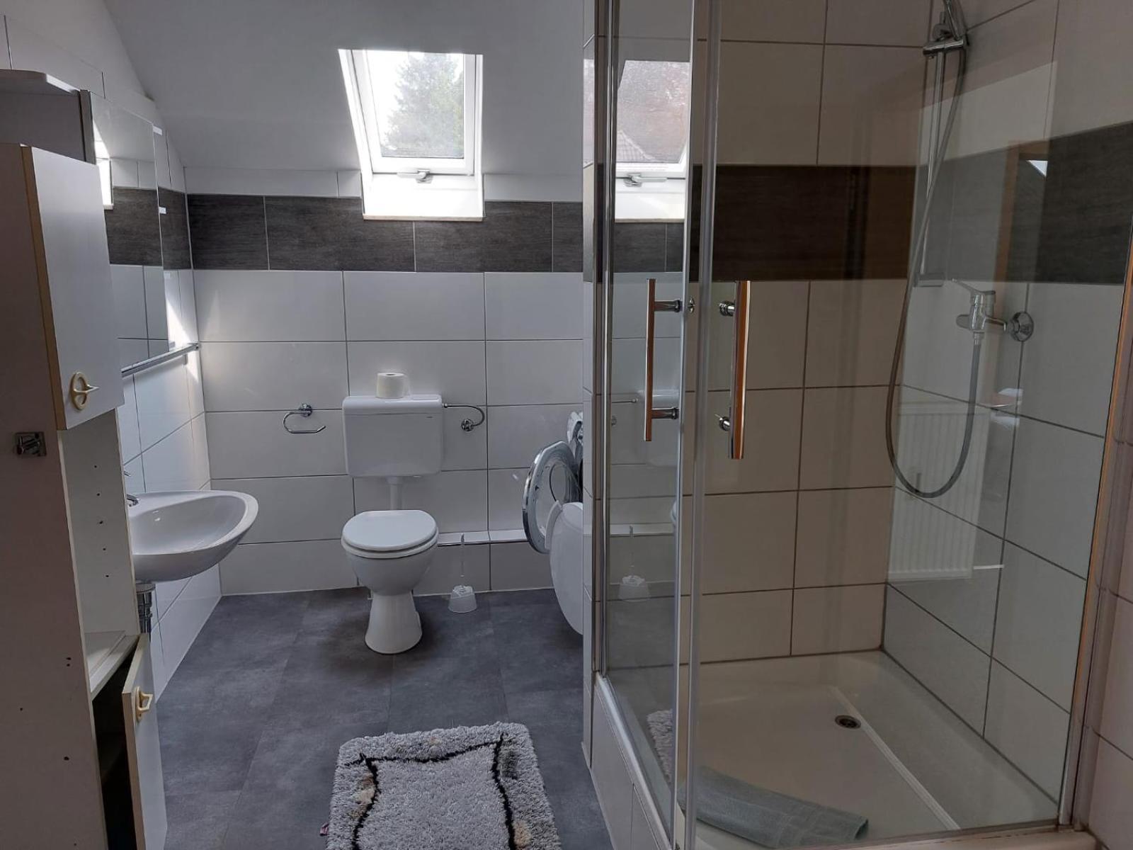 Отель Gaestezimmer Gasthof Becker Wulfrath Экстерьер фото