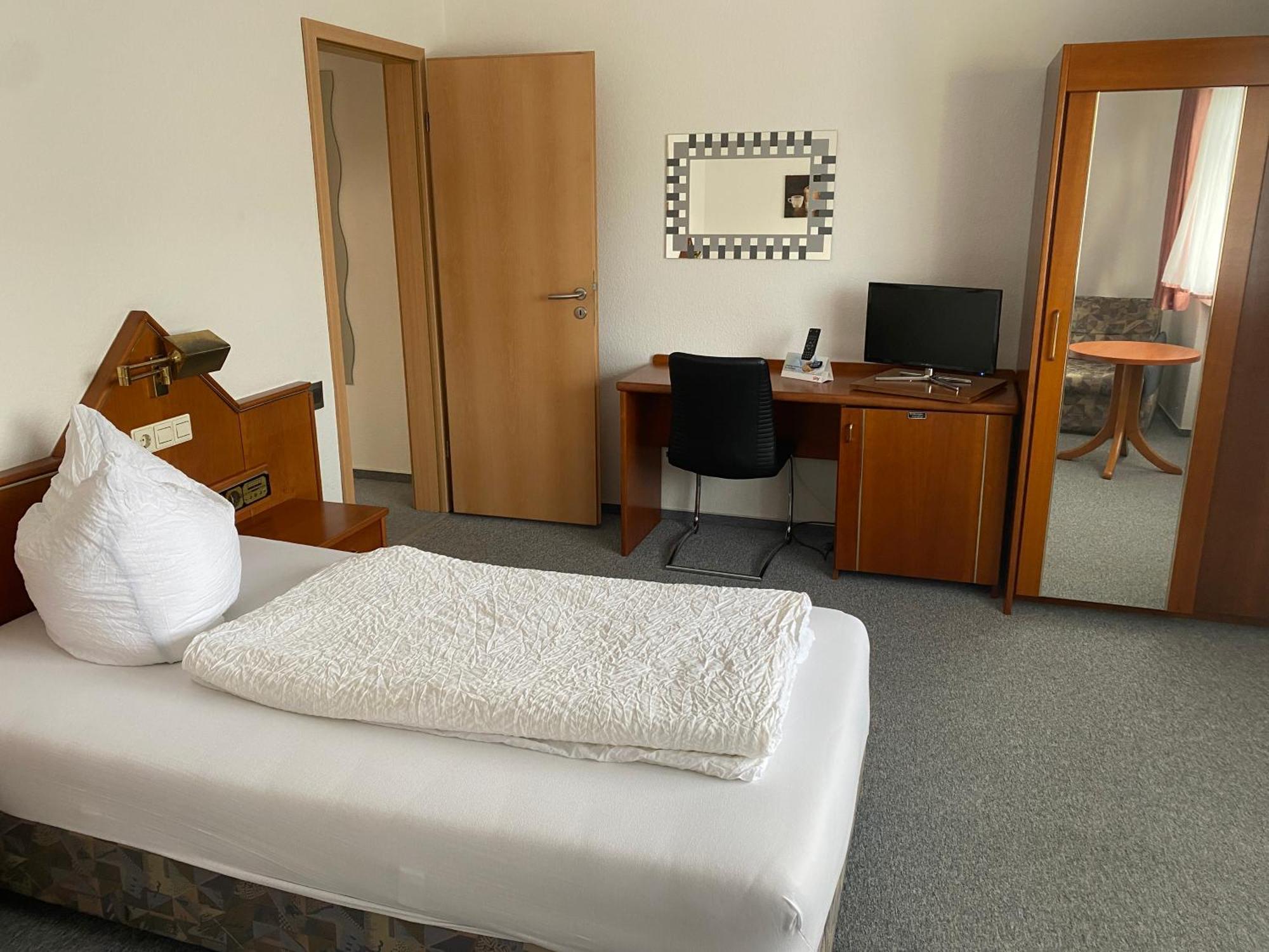 Отель Gaestezimmer Gasthof Becker Wulfrath Экстерьер фото