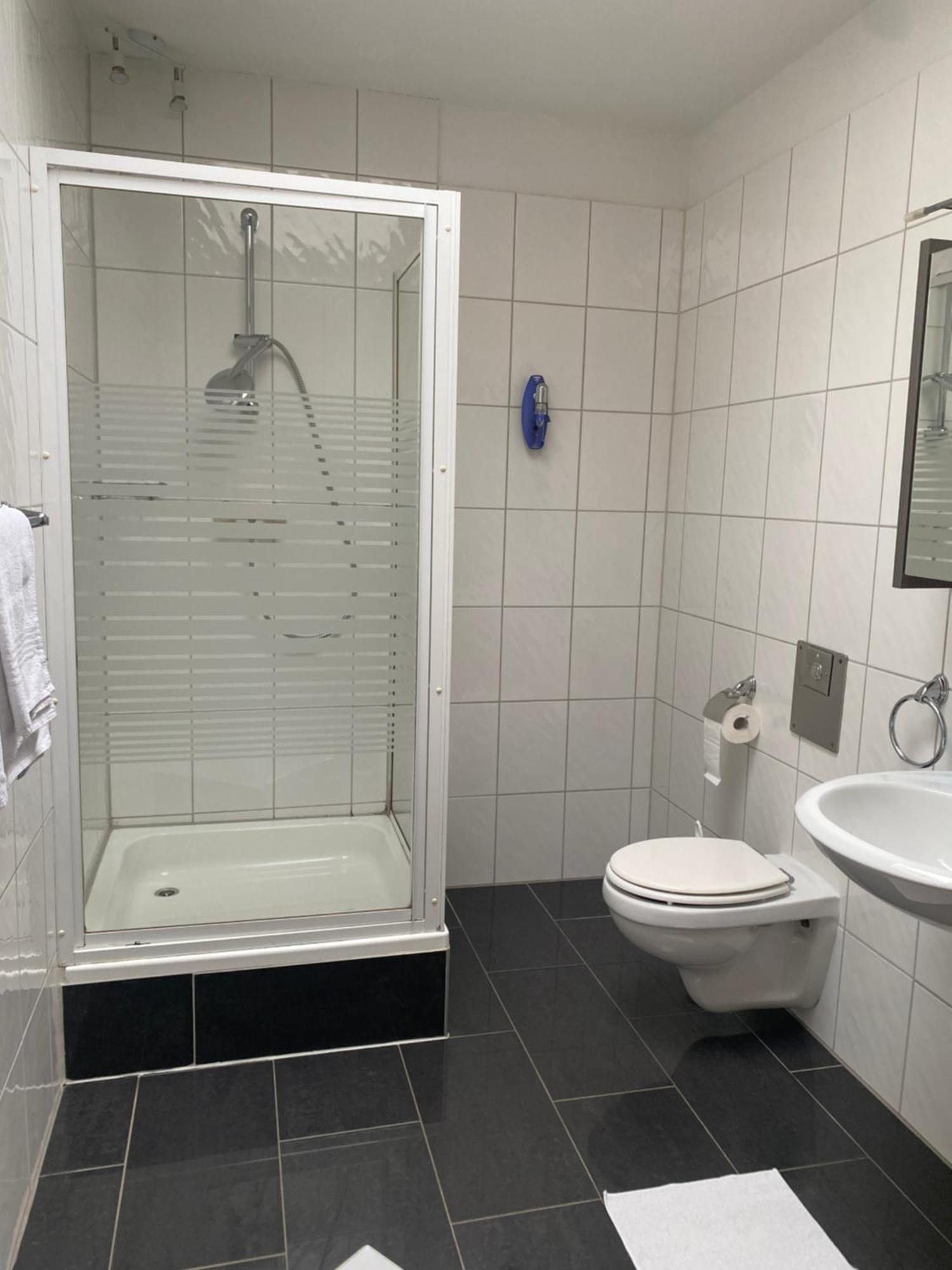 Отель Gaestezimmer Gasthof Becker Wulfrath Экстерьер фото