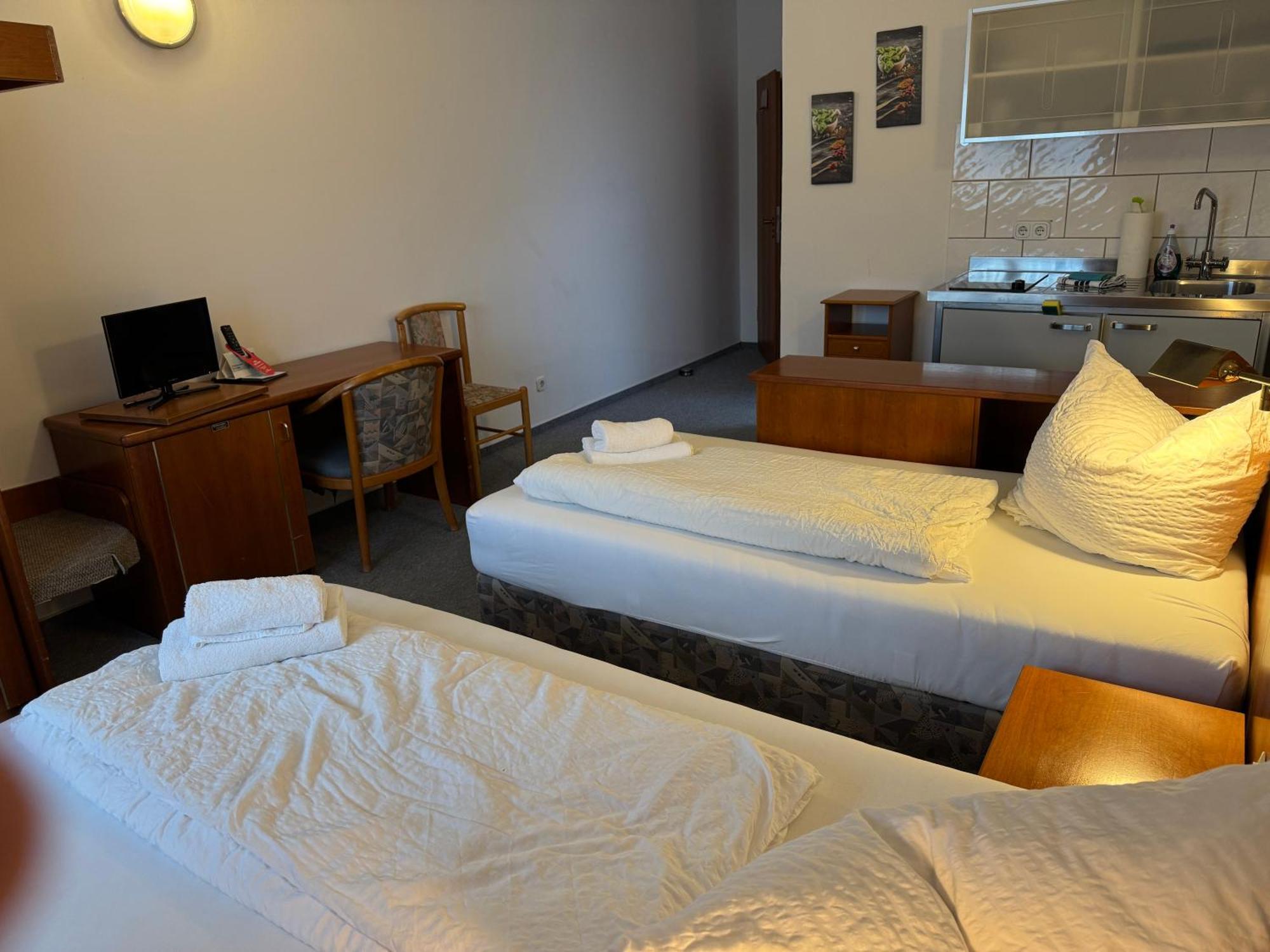 Отель Gaestezimmer Gasthof Becker Wulfrath Экстерьер фото
