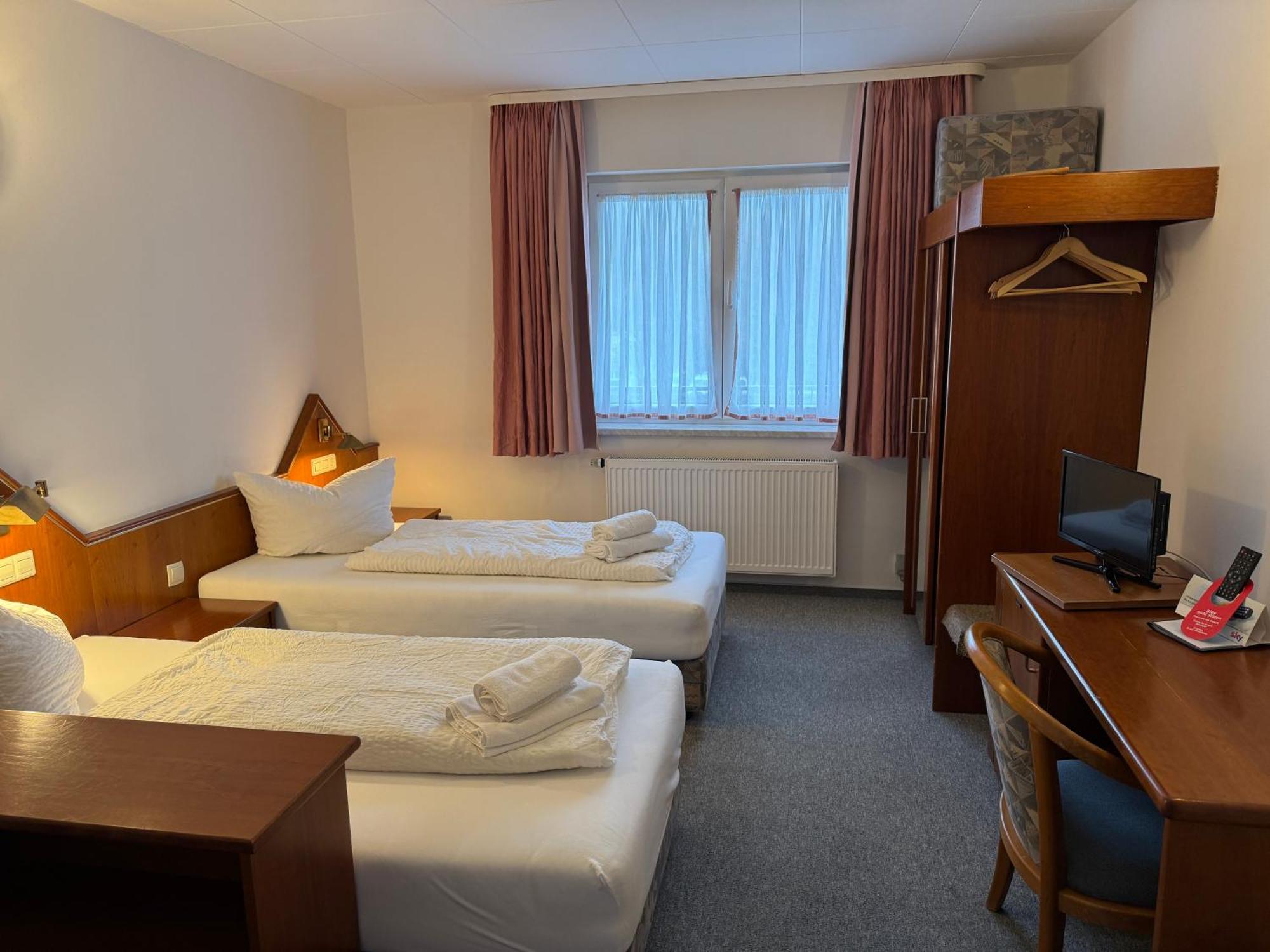 Отель Gaestezimmer Gasthof Becker Wulfrath Экстерьер фото