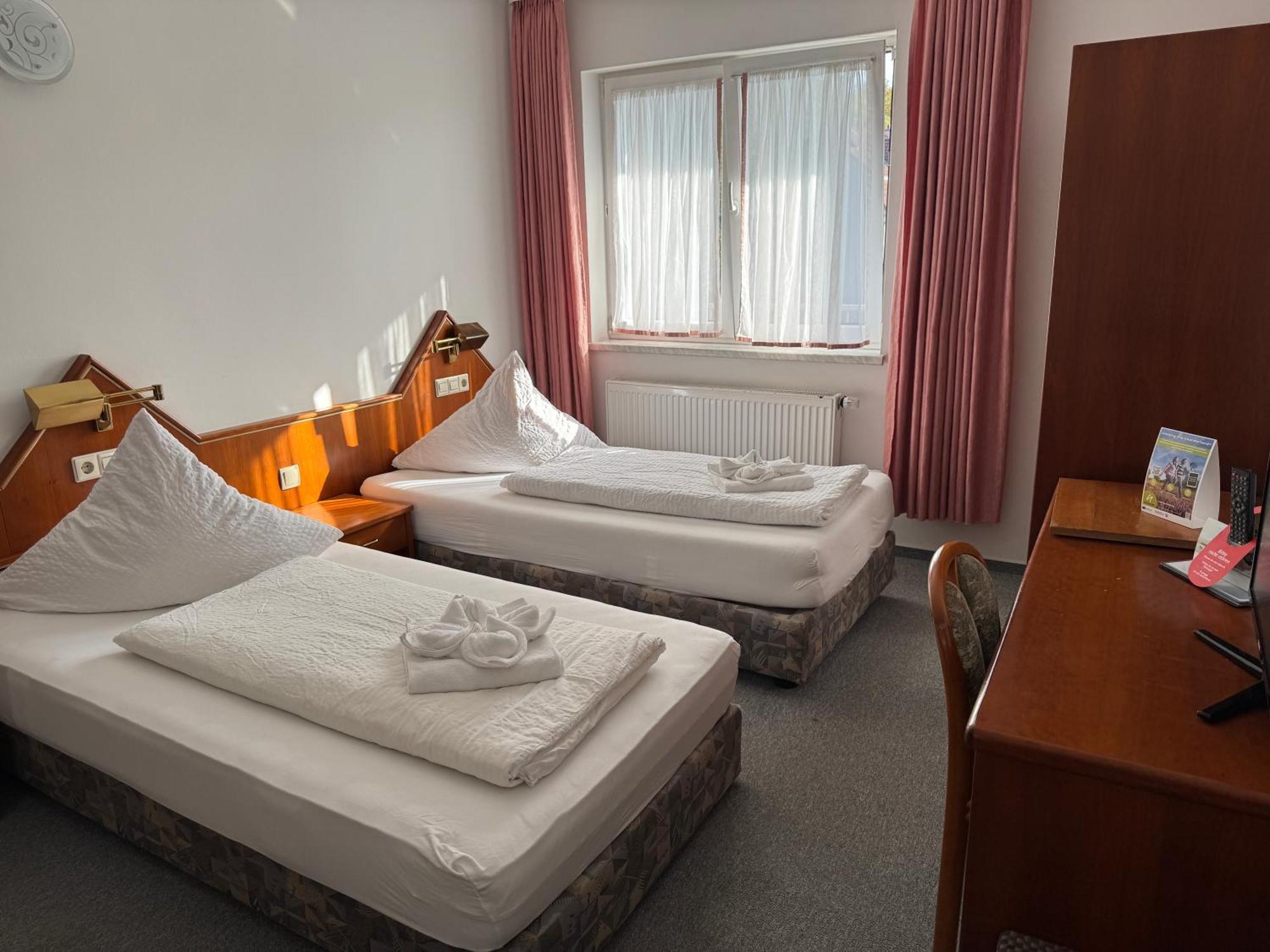 Отель Gaestezimmer Gasthof Becker Wulfrath Экстерьер фото