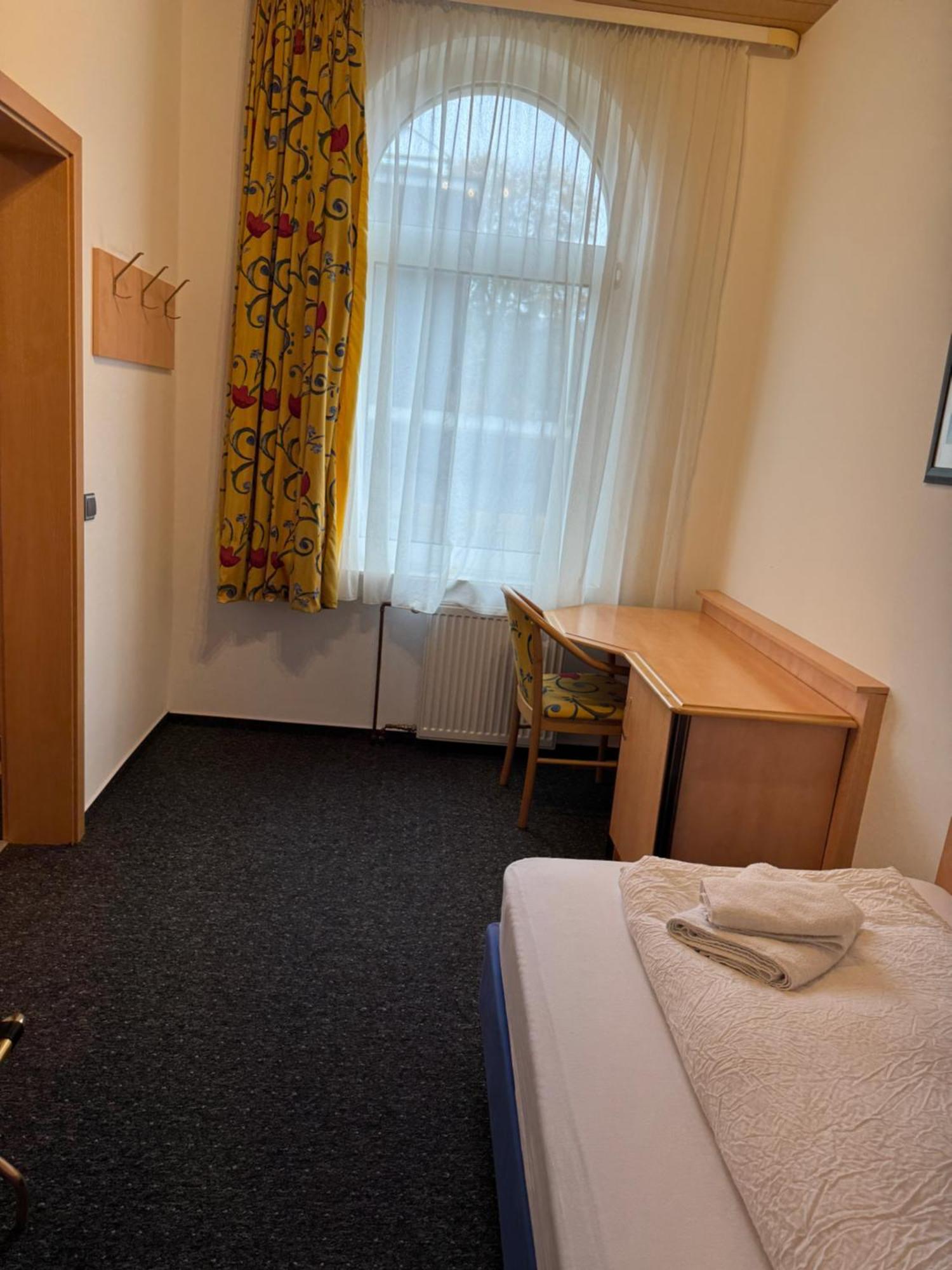 Отель Gaestezimmer Gasthof Becker Wulfrath Экстерьер фото