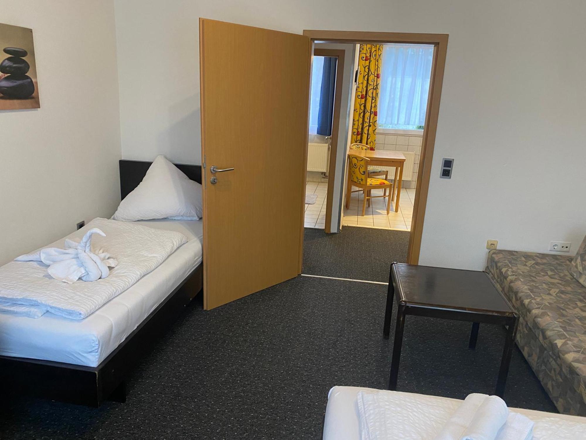 Отель Gaestezimmer Gasthof Becker Wulfrath Экстерьер фото