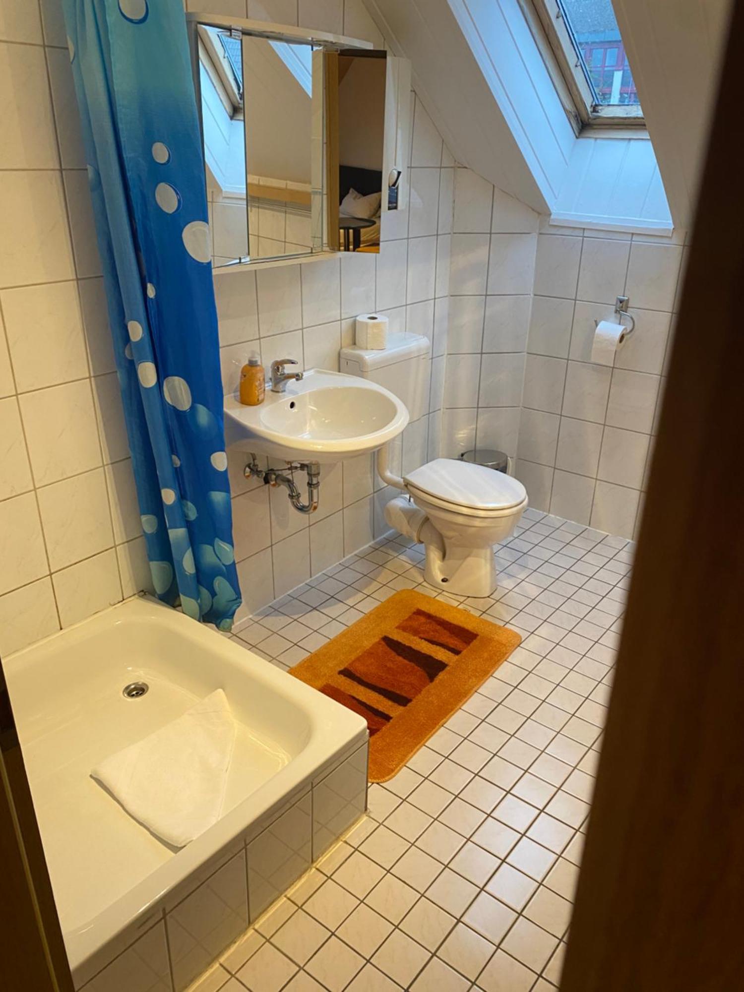 Отель Gaestezimmer Gasthof Becker Wulfrath Экстерьер фото