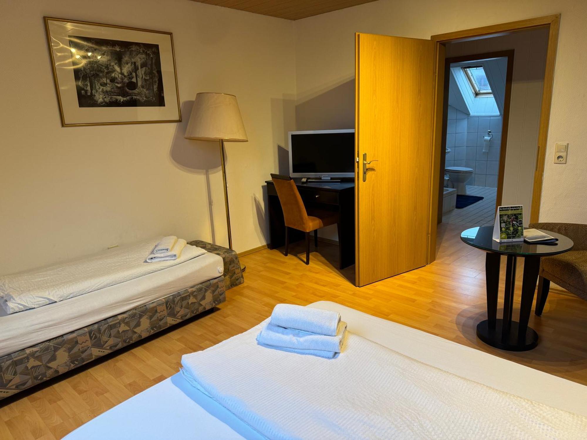 Отель Gaestezimmer Gasthof Becker Wulfrath Экстерьер фото